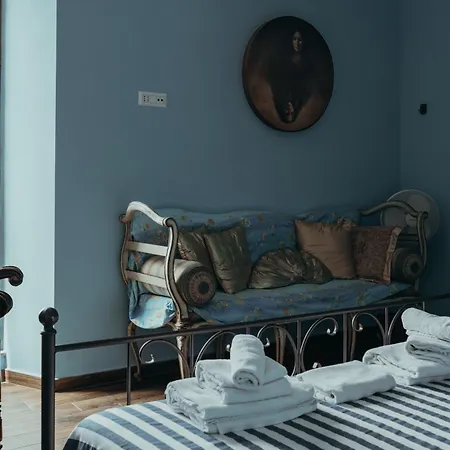 Casa Caracciolo *